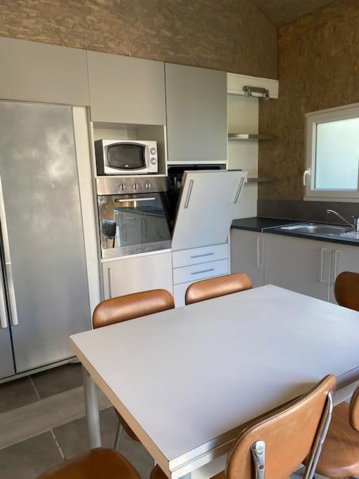 Dans Une Maison Familiale Avec Jardin A 800M De La Plage Bréville-sur-Mer Extérieur photo