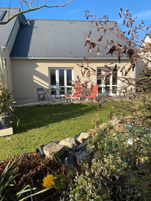 Dans Une Maison Familiale Avec Jardin A 800M De La Plage Bréville-sur-Mer Extérieur photo