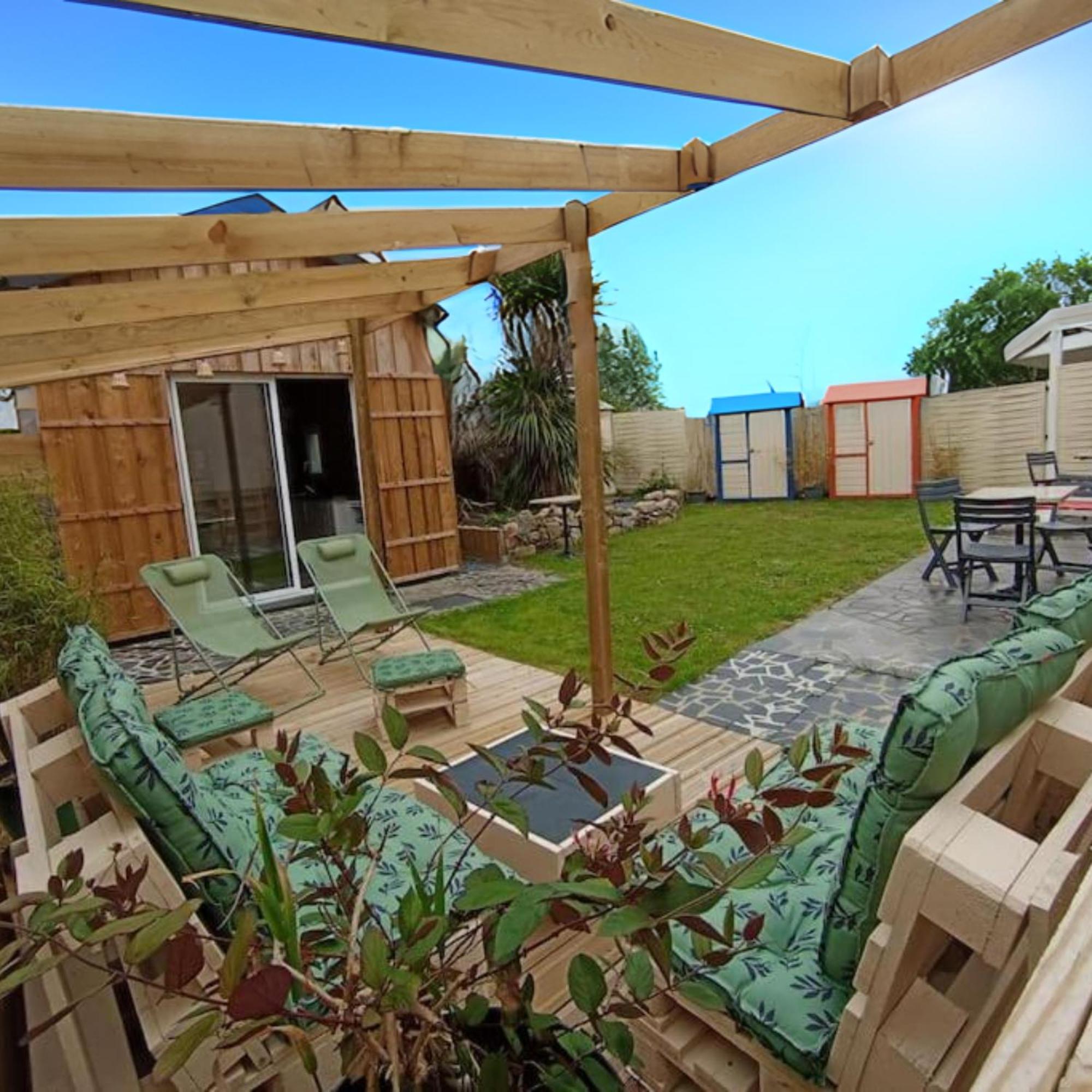 Dans Une Maison Familiale Avec Jardin A 800M De La Plage Bréville-sur-Mer Extérieur photo