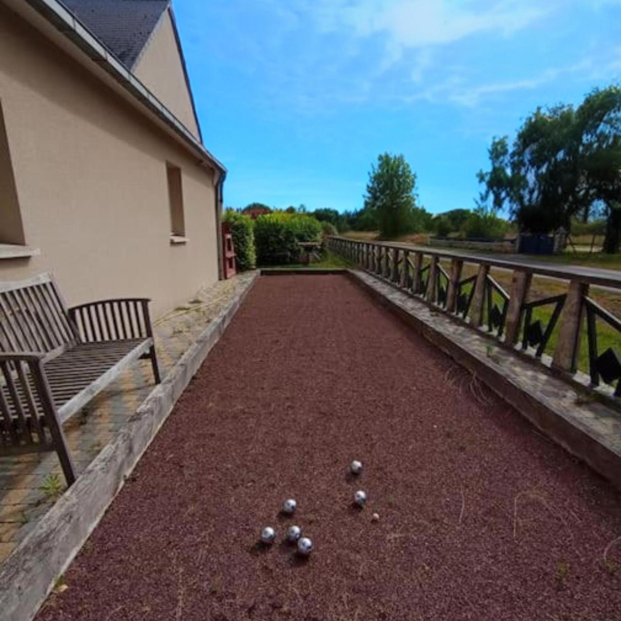 Dans Une Maison Familiale Avec Jardin A 800M De La Plage Bréville-sur-Mer Extérieur photo
